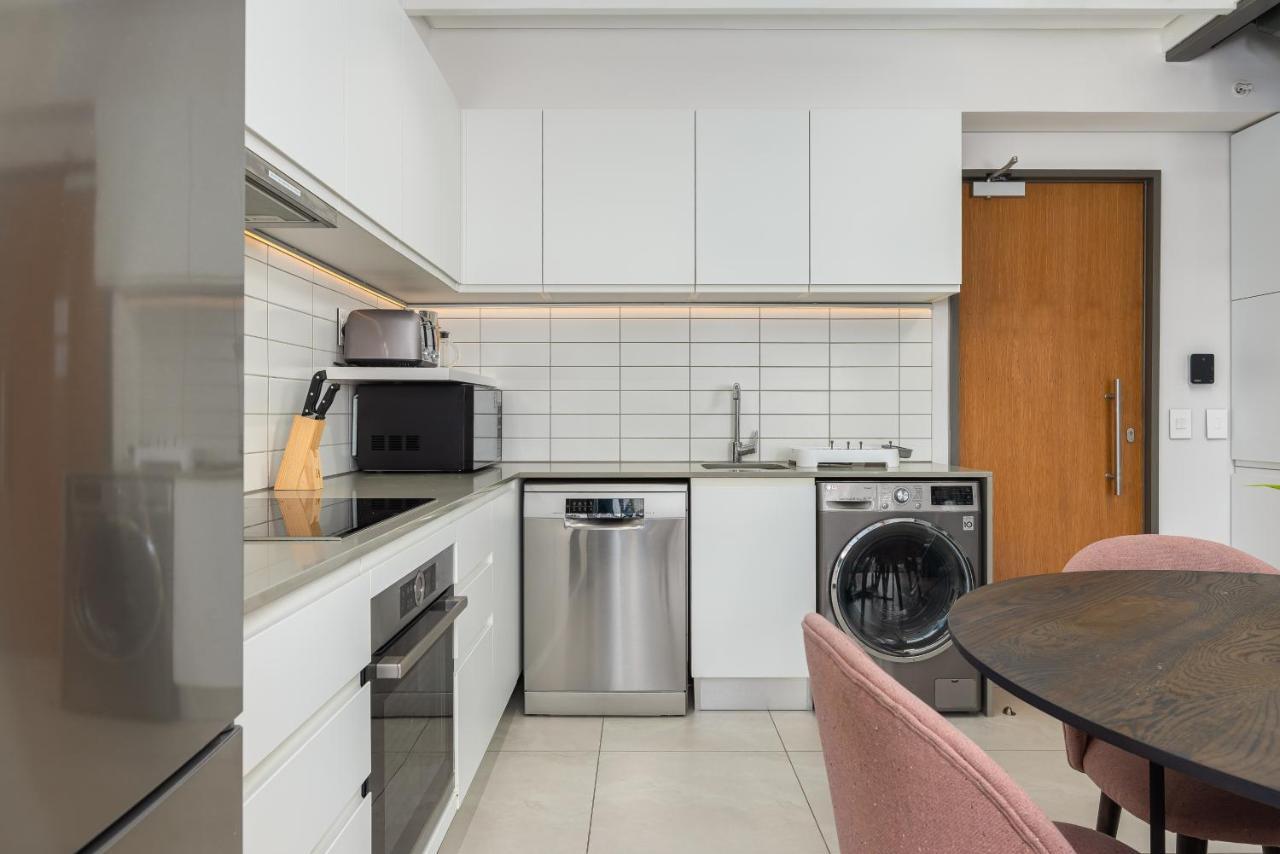 117 On Strand Apartments Fokváros Kültér fotó